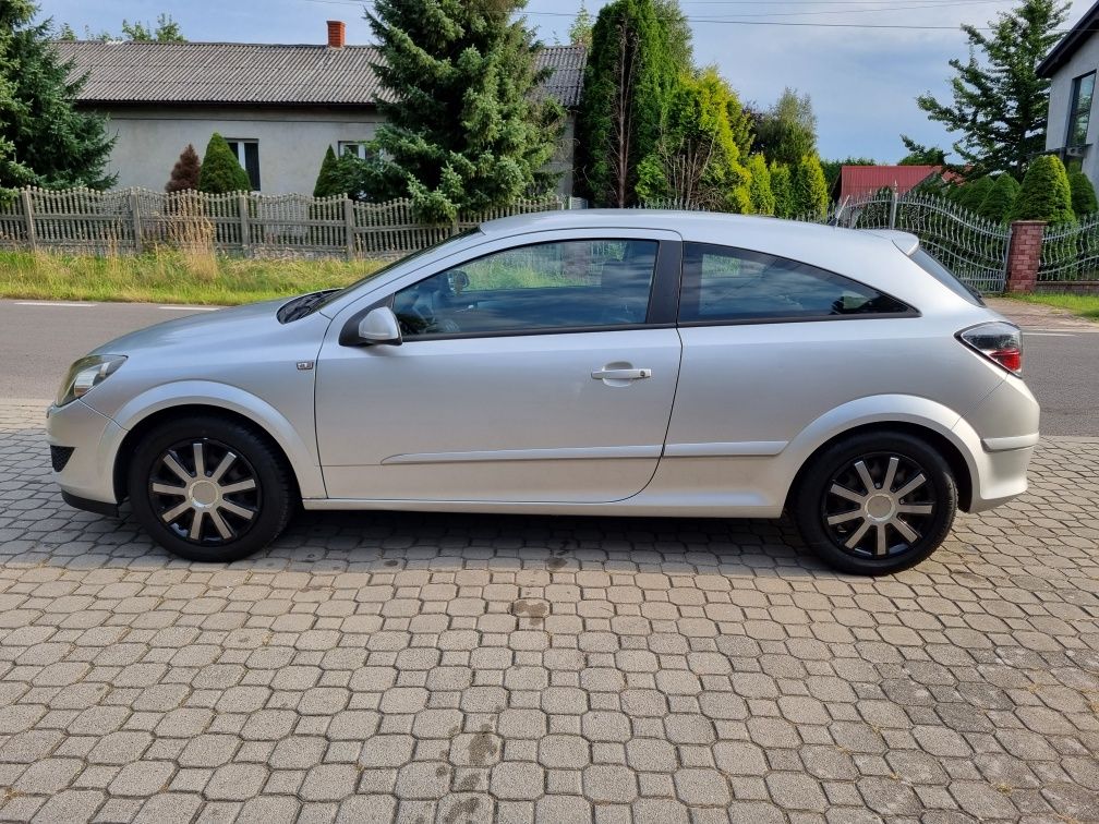 Opel Astra H GTC 1.6 benzyna 2005 rok