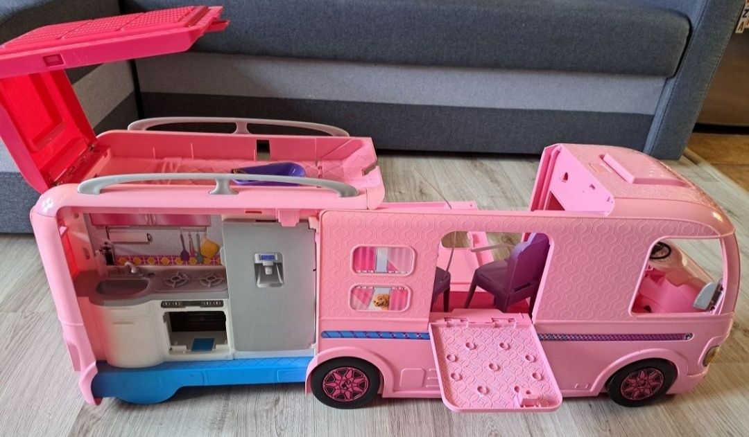 Kamper Barbie XXL + akcesoria + 2 lalki