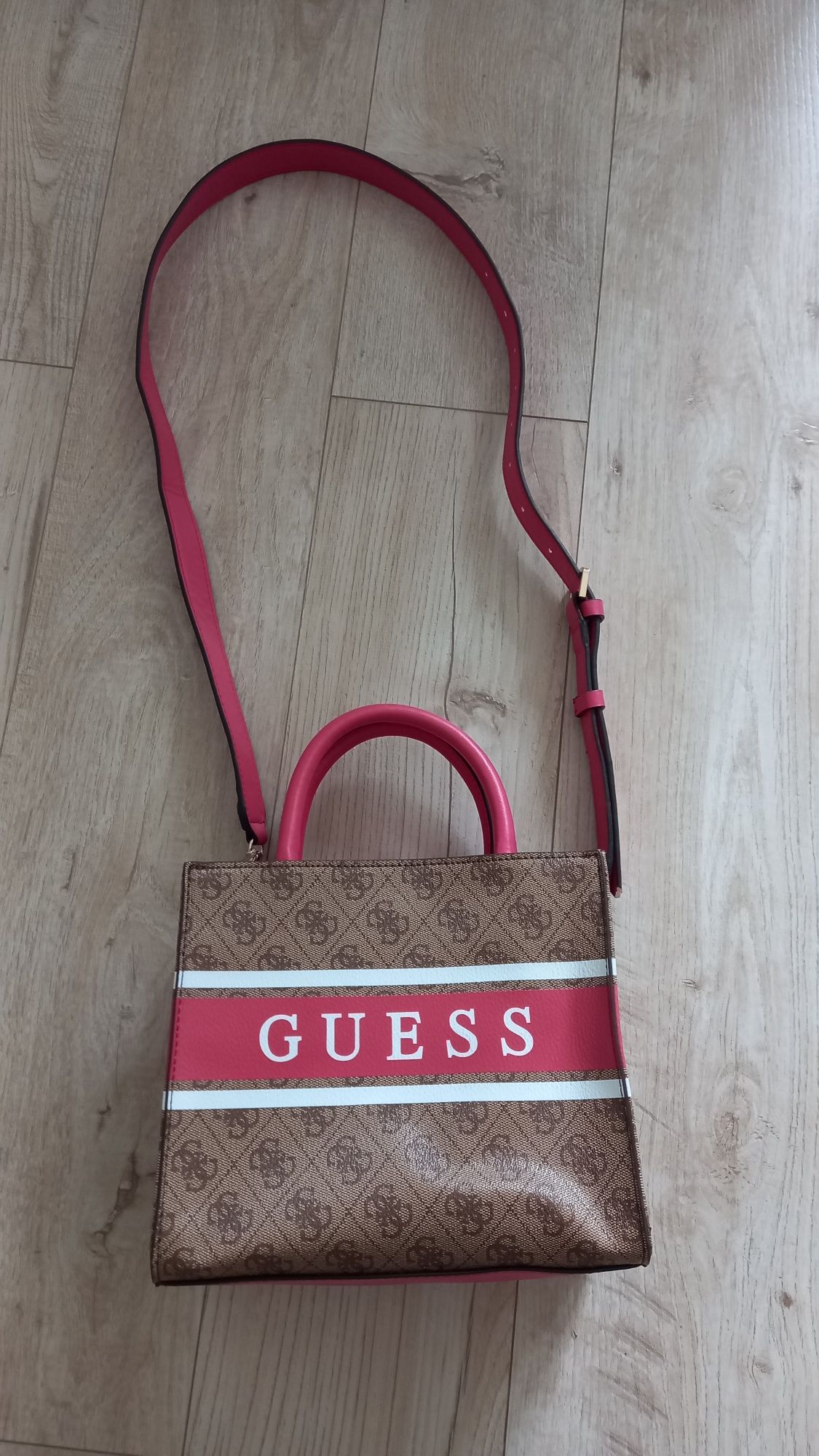 Продам сумку GUESS