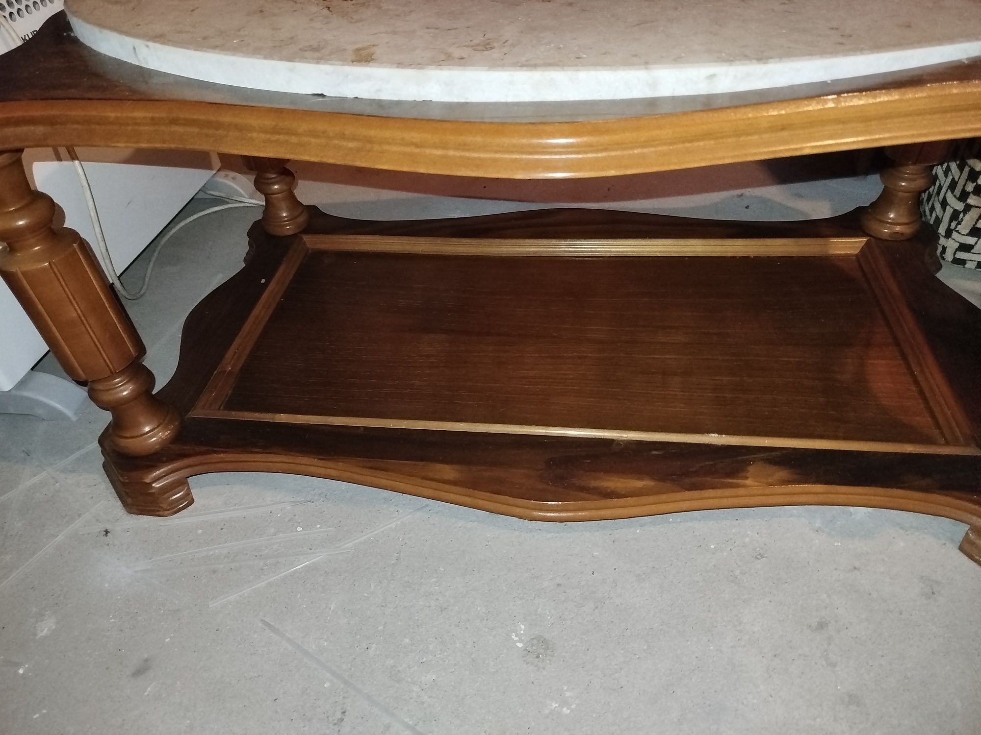 Mesa de apoio com tampo de pedra