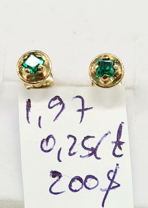 Продам золотые серьги-гвоздики с бриллиантами и полудрагоценными камня