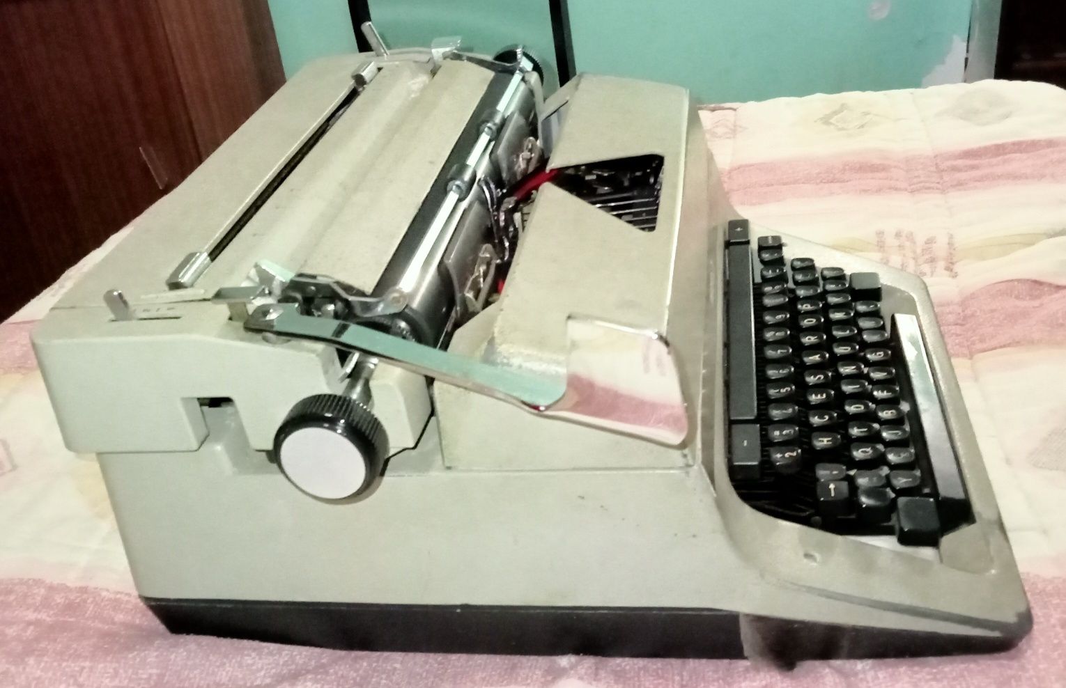 Máquina de escrever Imperial 80