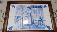 Tabuleiro de azulejo pintado à mão