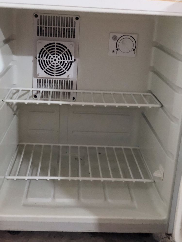 Холодильник готельний