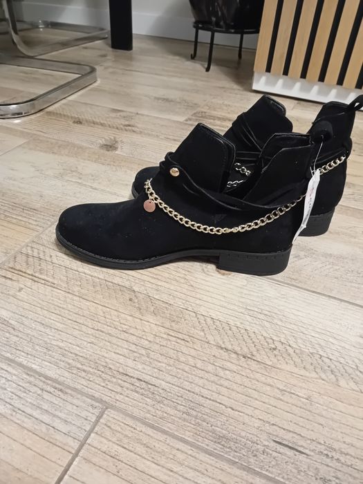Nowe z metką botki damskie śliczne 40