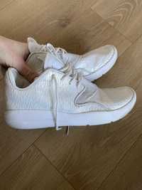 Jordan adidasy perłowe