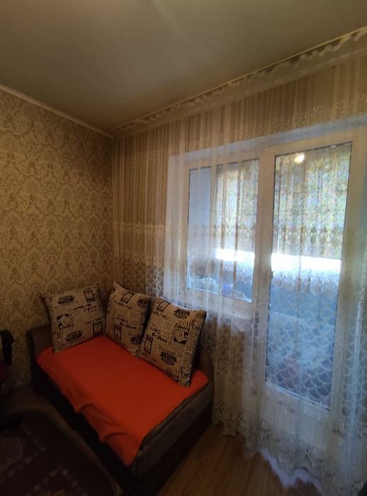 Продаж 3-кімнатної квартири в м. Обухів, центр (зупинка Школа)