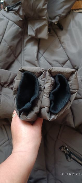 Жіноча зимова куртка