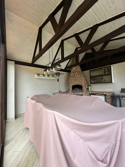 Будинок з ремонтом в центрі Ірпеня! Басейн, гараж, підвал!