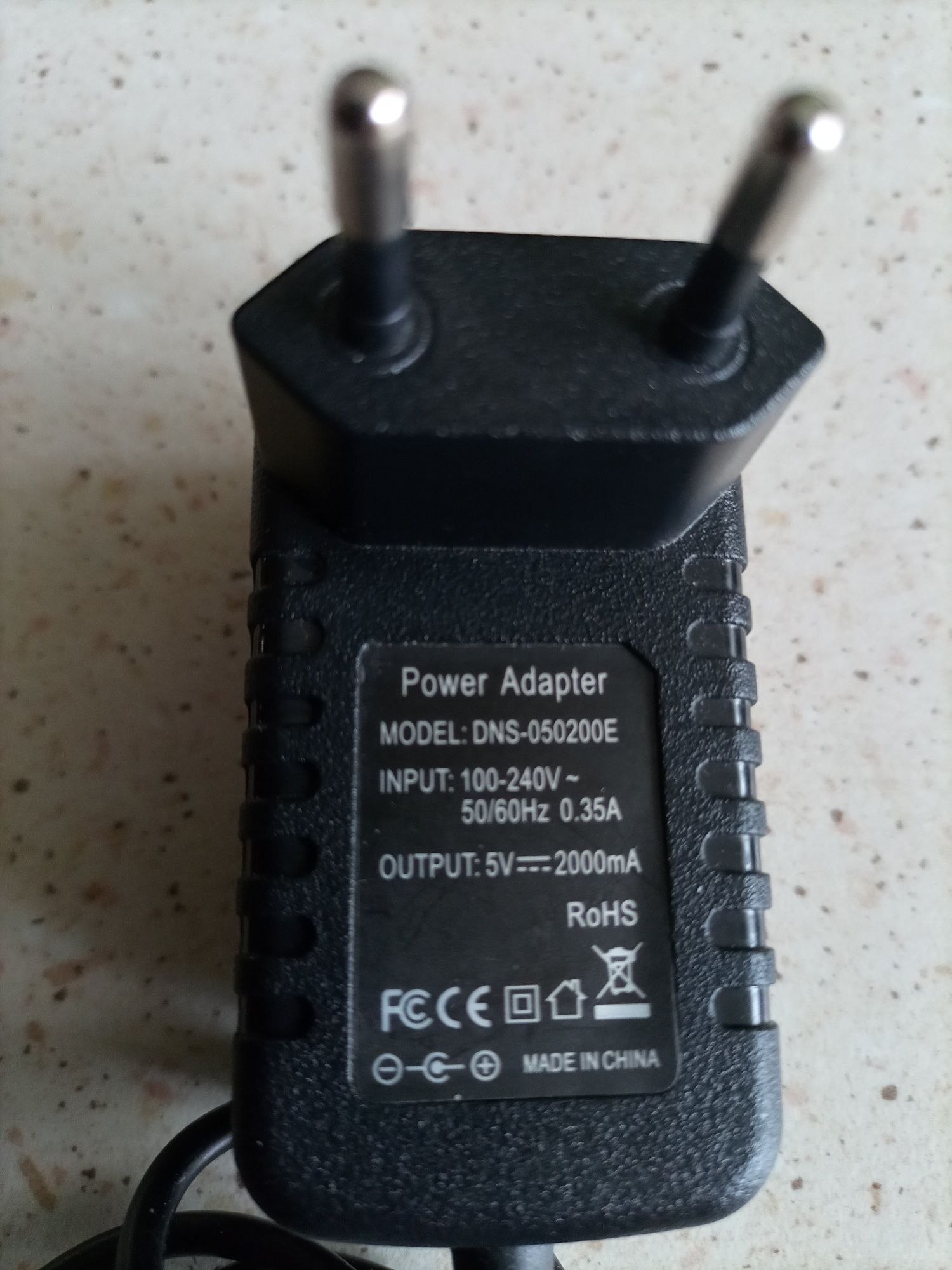 Trzy Zasilacze Ktec 4V, Power Adapter 5V, Motorola 8V.