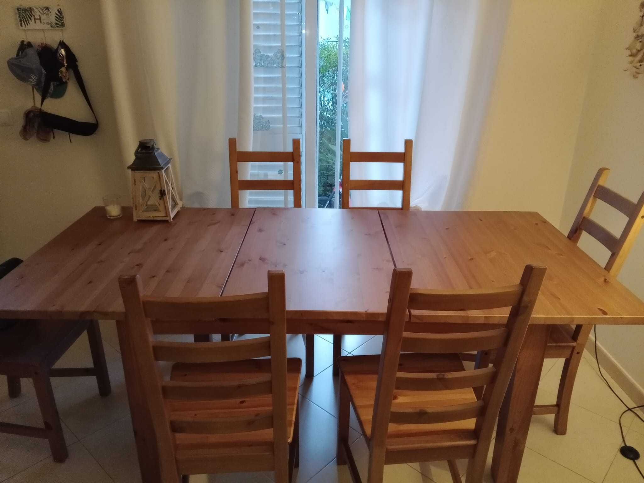 Mesa de madeira extensível