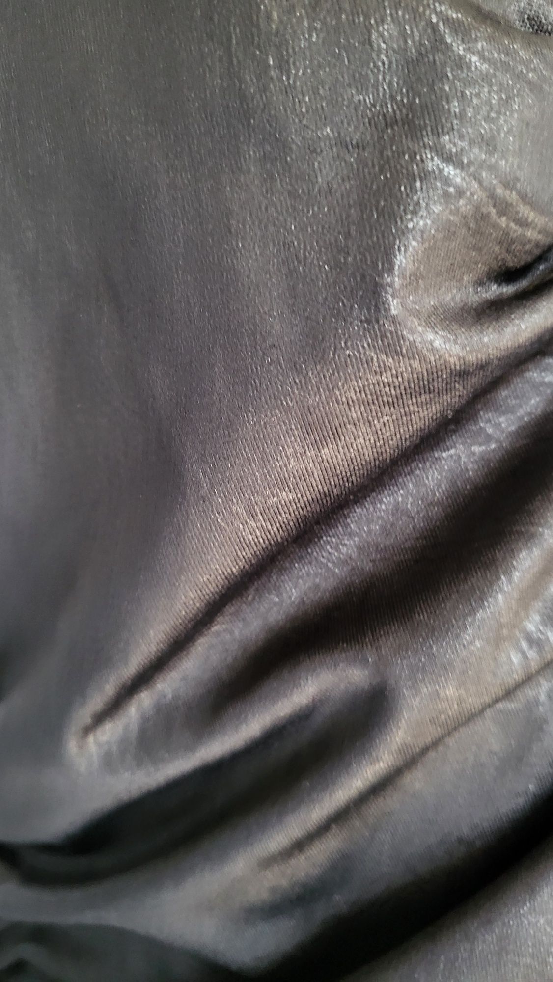 Sukienka ala latex.