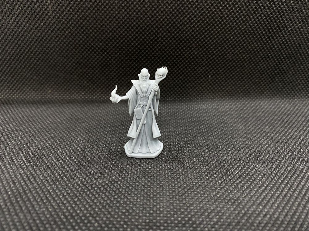 Czarnoksiężnik, figurka rpg druk 3d, podstawka 25 mm