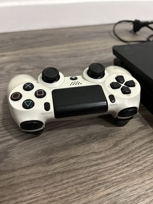 Vendo PlayStation 4 modelo CUH-2015B