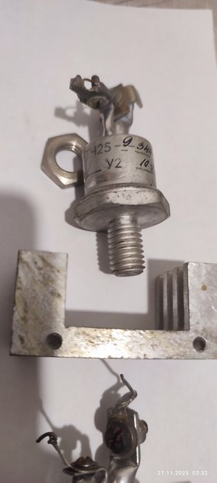 Продам тиристоры высокочастотные ТЧ25 с радиаторами охлаждения