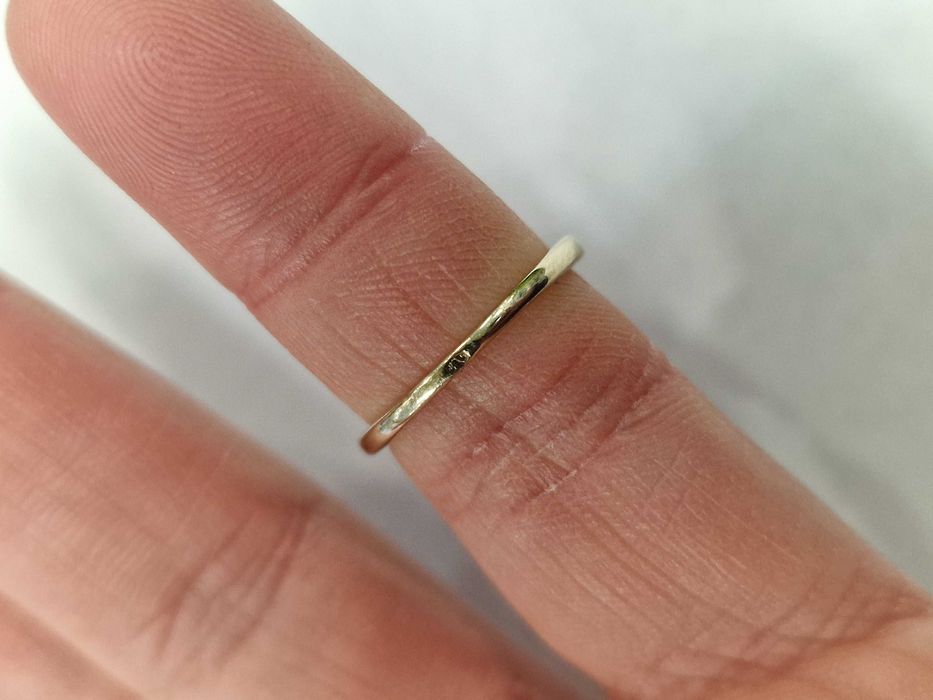 Złoty pierścionek damski/ 375/ 2.45 gram/ R9/ Szafir/ od W.KRUK