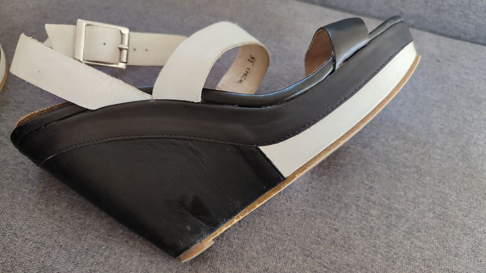 Buty na koturnie Reserved