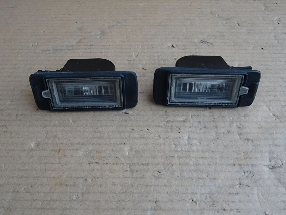 LAMPKA OŚWIETLENIE TABLICY REJESTRACYJNEJ KLAPY TYŁ OPEL ZAFIRA C ASTRA J