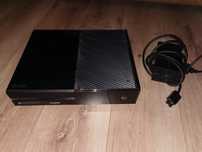Xbox One z zasilaczem