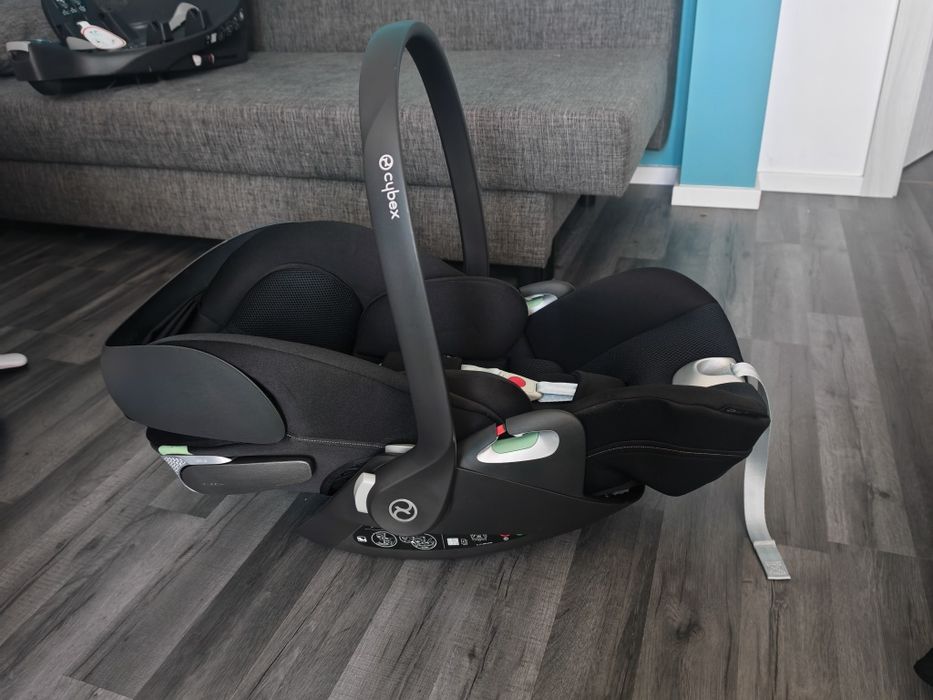 Fotelik Cybex T-size plus wraz z bazą obrotową
