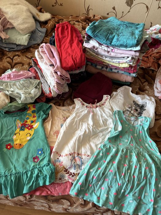 Пакет одягу на дівчинку 2-4р. Джинси, сукня, лосини