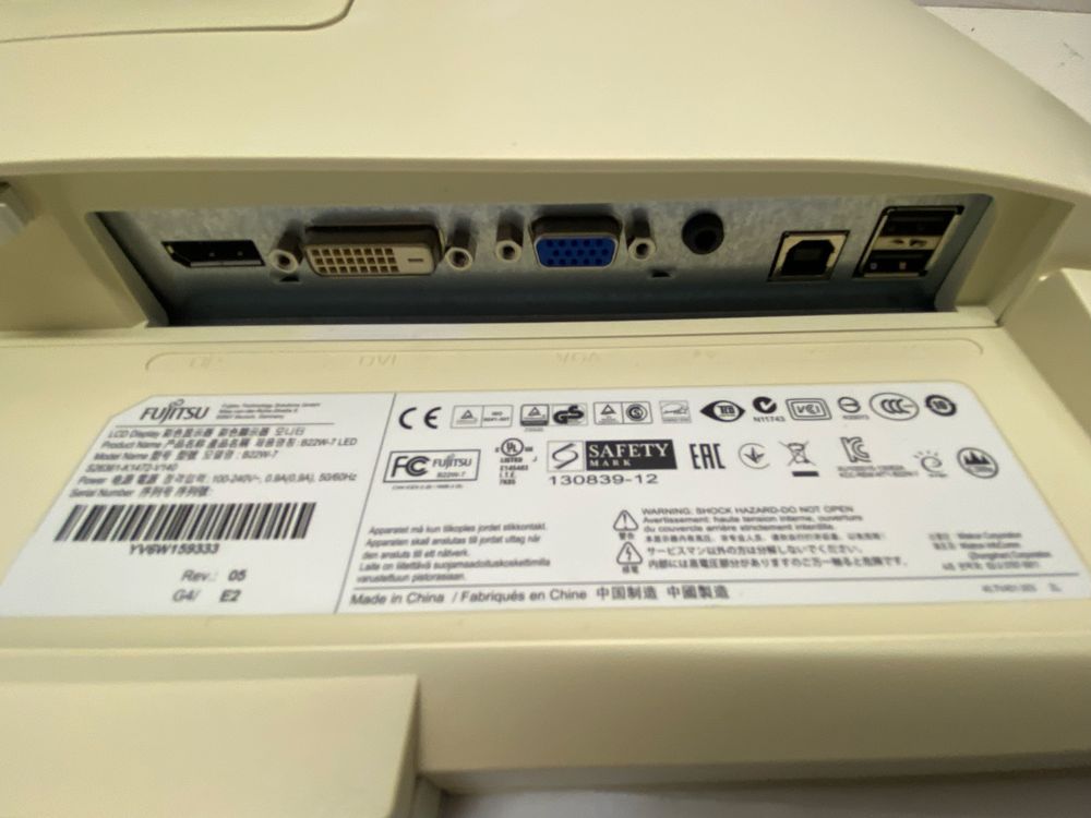 Монітор Fujitsu B22W-7  22"  1680x1050  USB, VGA, DVI, DP колонки