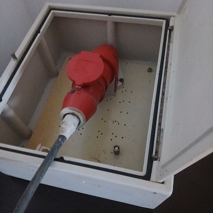 Venda de material elletrico trifásico