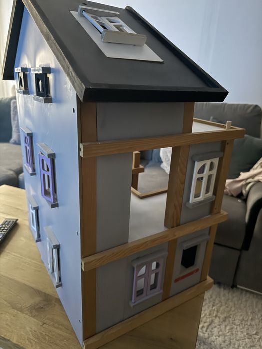 Domek - piekny! drewniany - duzy!