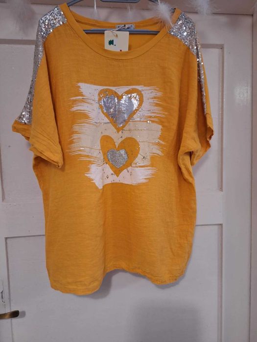 Oversizowa bluzeczka zdobiona.