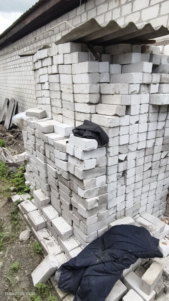 Продам кирпич б/у в наличии