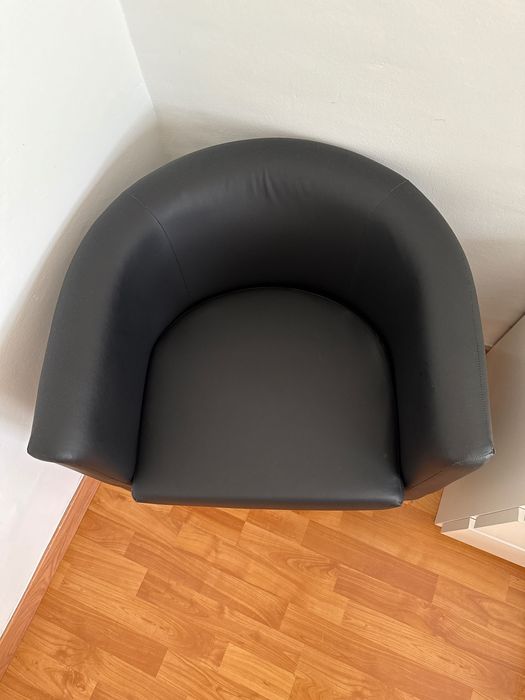 Cadeirão preto IKEA