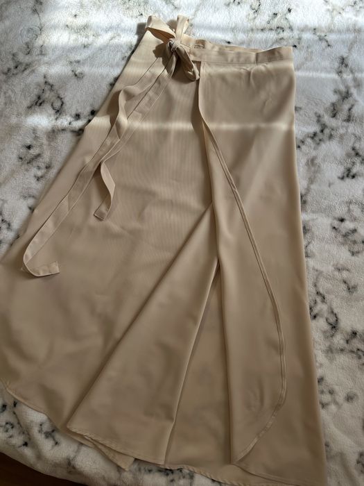 Спідниця на запах бежева