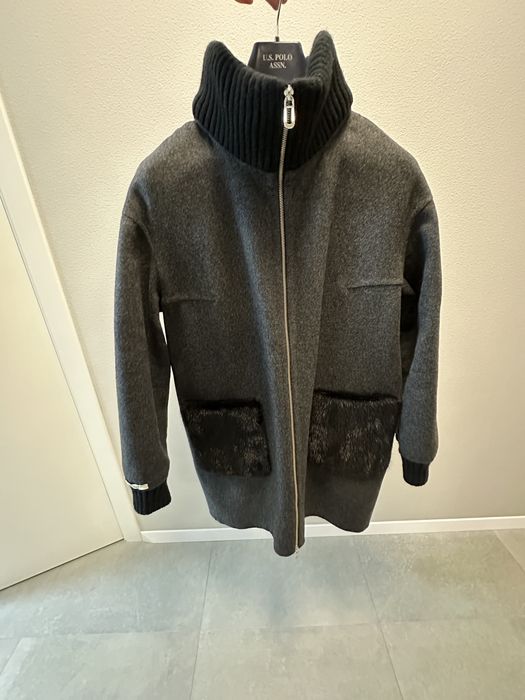 Стильне пальто з альпаки з норковими кишенями