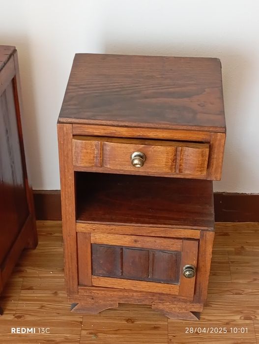 Mesas de cabeceira vintage