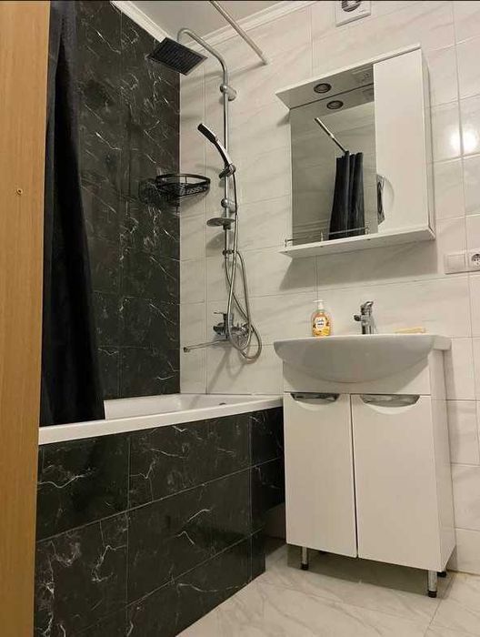 Оренда 4-кімнатної квартири, м. Яворів, вул. Маковея, 43