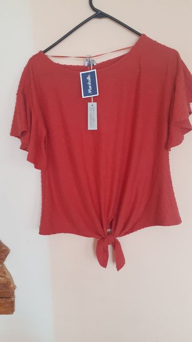 Блузка-футболка літня на короткому рукаві.