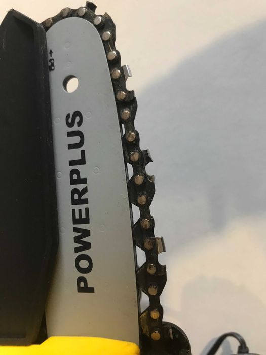 Пила акумуляторна одноручна Powerplus POWXG1045 12V + 2 батареї 2Ah