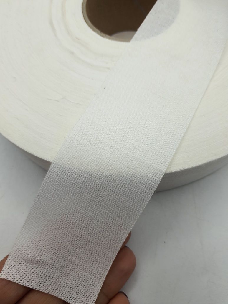 Taśma bawełniana biała z klejem szer.4,50 cm.