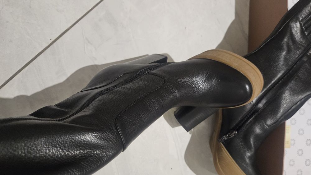 Напівчоботи, Нові, шкіра. Glossi