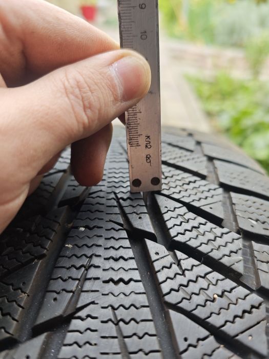 Продам комплект зимових шин Hankook Winter i*cept iz2 235/45 R17