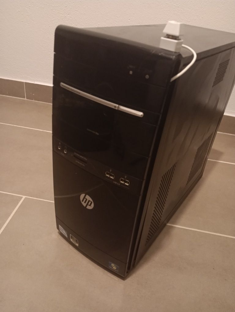 Computador Quad core Q8200 com placa WiFi, e placa gráfica NVIDIA 8500