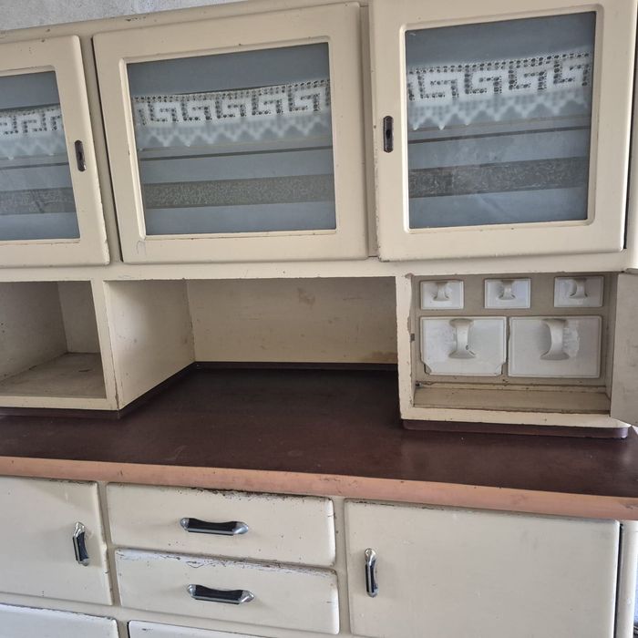 Stary kredens do renowacji