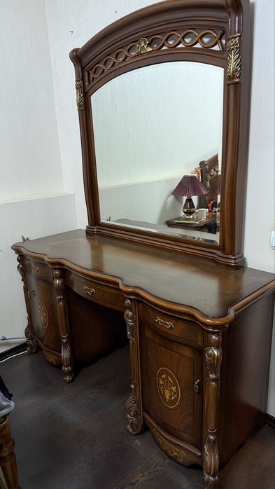 Італійські меблі з зеркалами - шафа 4-дверна + туалетний столик | нові