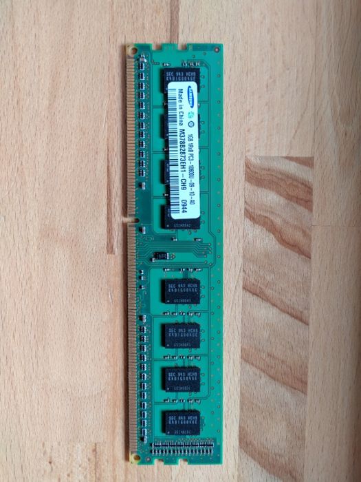 Оперативна пам'ять Samsung 1 GB DDR3 1333 MHz (M378B2873EH1-CH9)