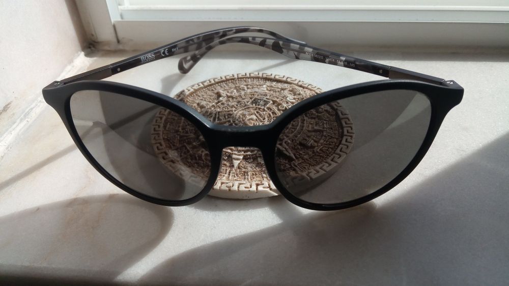 Óculos espelhados Hugo Boss
