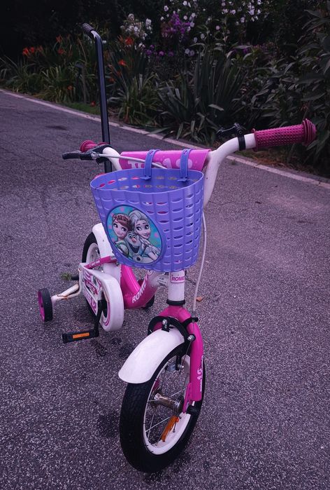 Mały rower dla dziewczynki