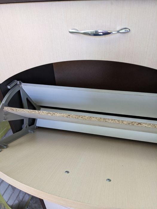 Тумба для обуви,в отличном состоянии , разм.выс.100,дл60,шир40