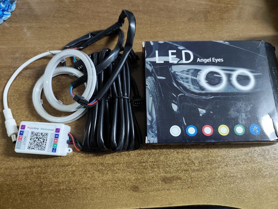Światła Ringi Angel Eyes LED RGB wielokolorowe, sterowanie bluetooth
