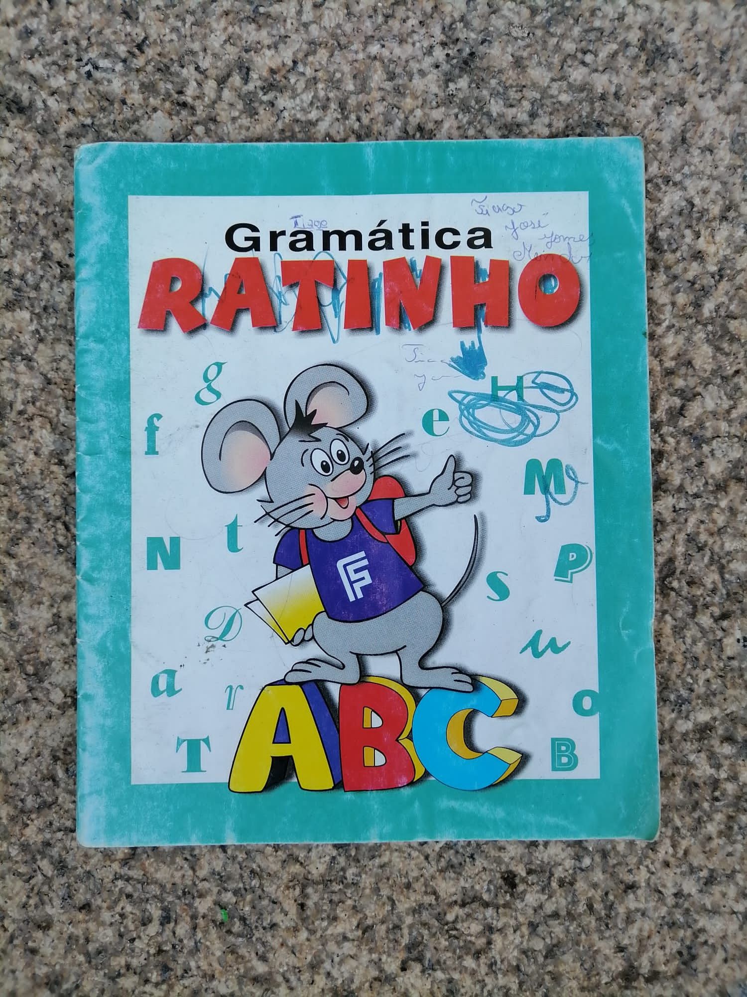 Livro de gramática português ratinho