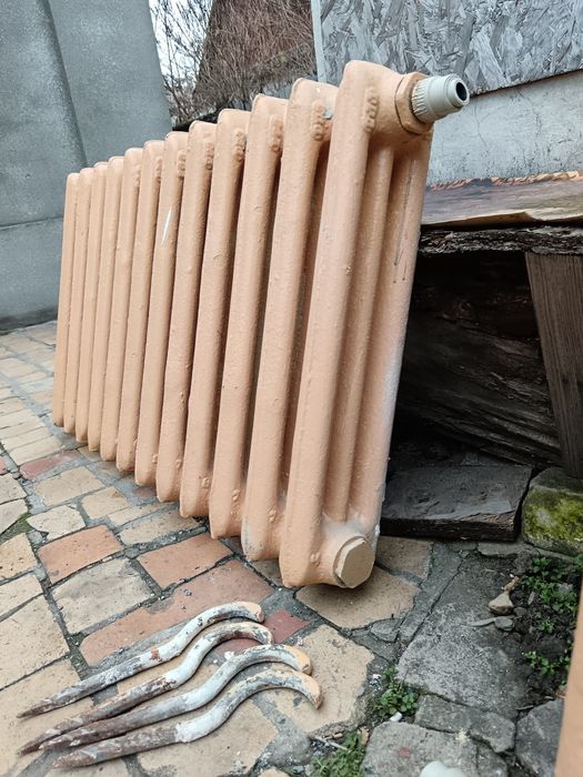 Батареи чугунные 12 и 10 секций. Цена за секцию 50 гривен